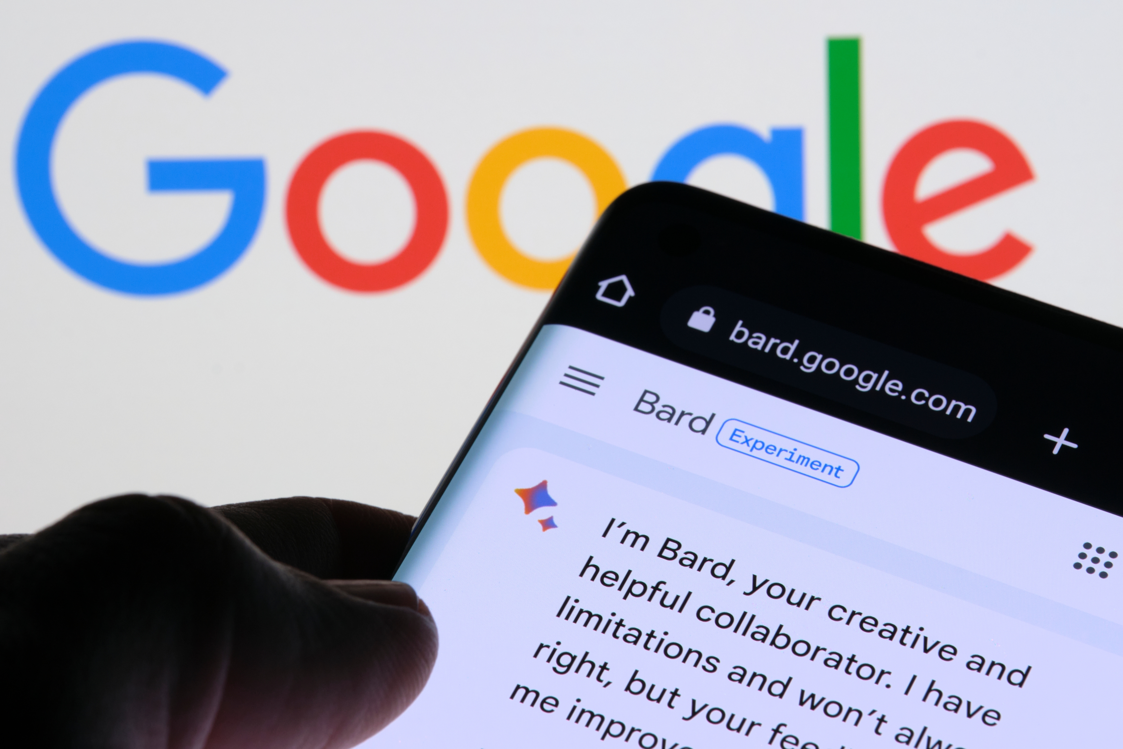 Google BardとGoogleのロゴ