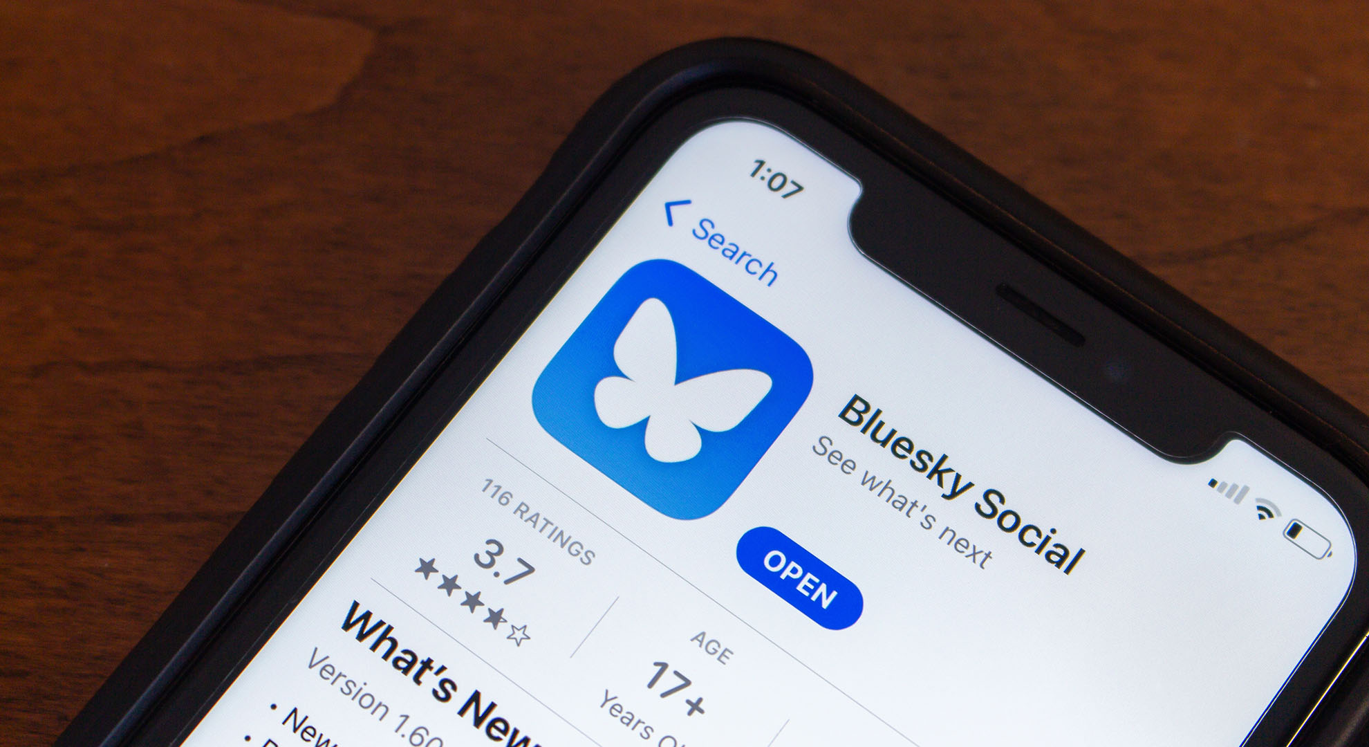 Blueskyのロゴ
Twitter alternative Bluesky SocialがiPhoneの画面のApp Storeで確認されました。分散型ソーシャルメディアプロトコル （認証転送プロトコル）