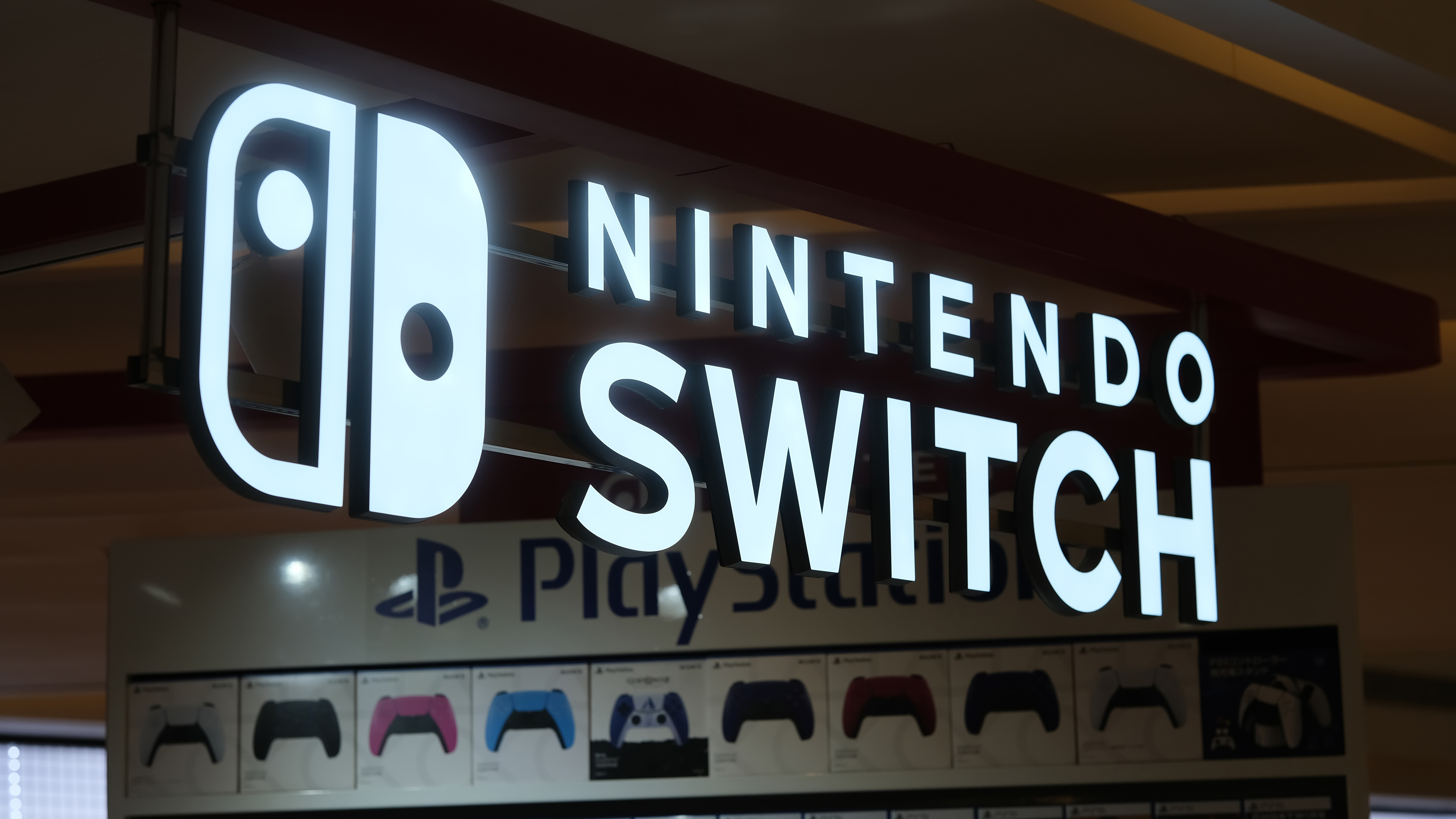 Nintendo Switch ストアの看板。 任天堂が開発したビデオゲーム機